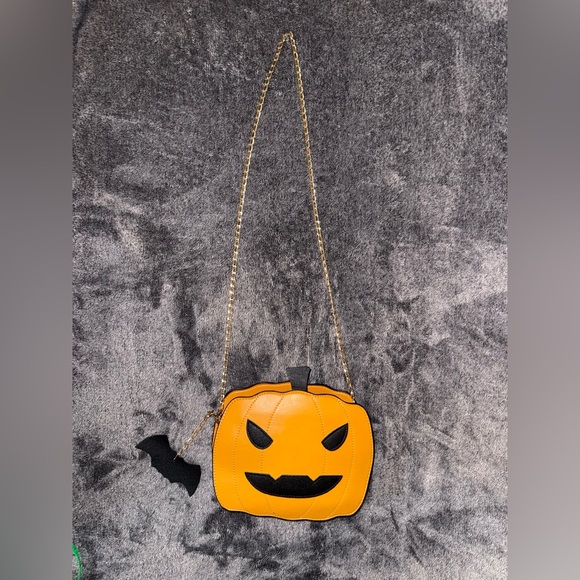 NWOT Pumpkin Shaped Crossbody Bag - Picture 12 of 13